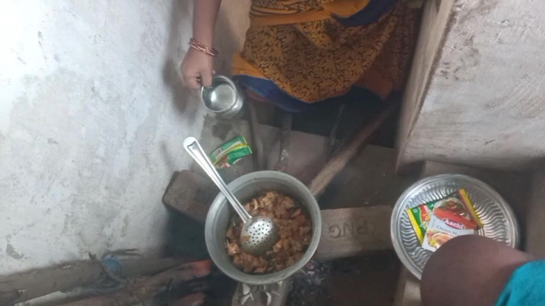 Priyanka314: Muito quente sexo indiano cozinha tia