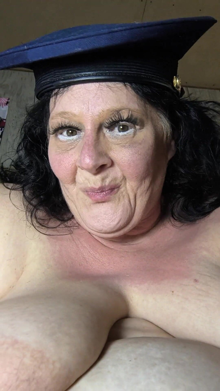 HerculesnVENUS: Ciò che questa puttana ha in negozio è uno squirt succoso...