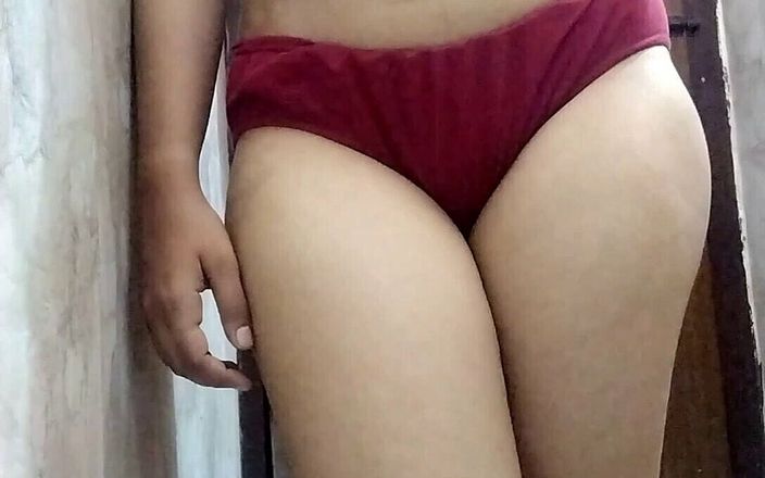 Riya Thakur: Kakak ipar india lagi pamer tubuh aduhainya di kamar mandi...