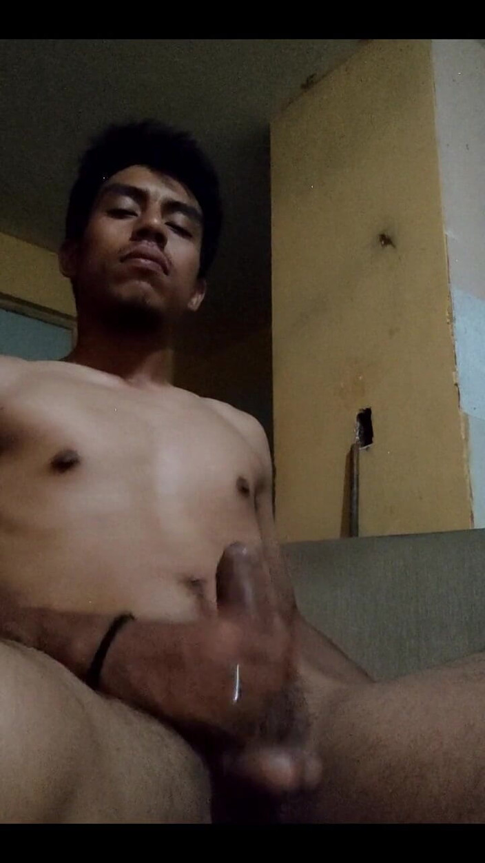 AlexAlejandro13: Cewek sange ini lagi asik ngocok sambil merokok
