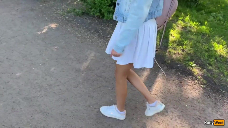 Katty West: Mój przyjaciel kontroluje moje orgazmy w miejscach publicznych za pomocą...