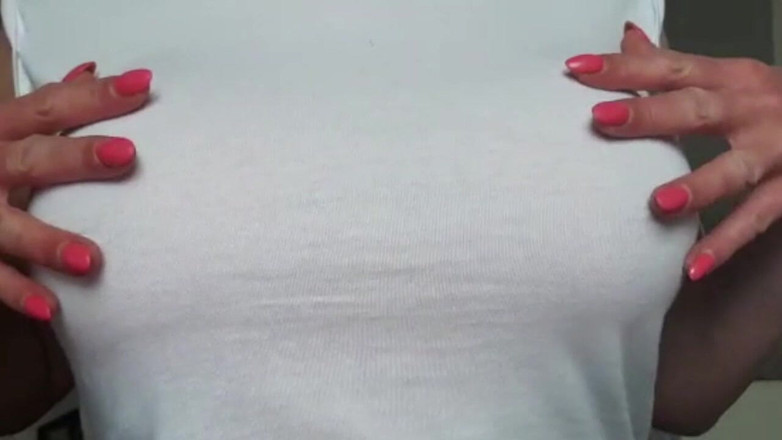 Aqua Pola: Orgasm cu sfârcuri și răcire de umezirea tricou