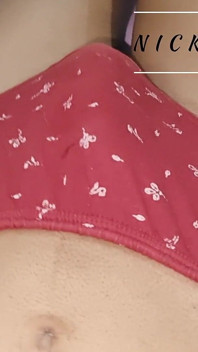ブラとパンティ姿で楽しむスキニーシシー