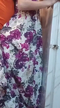 Evde yalnızken kocamın annesi beni sikiyor