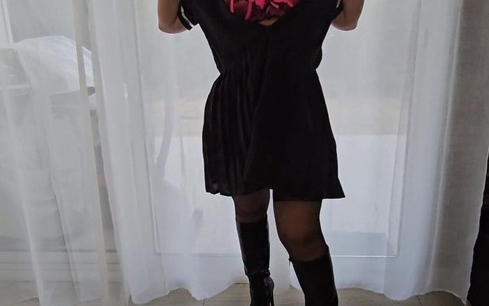 Sofy13: Policial strip-teaseuse