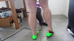 Deanna deadly: Vițe musculoasi vid în Lime Green Flats