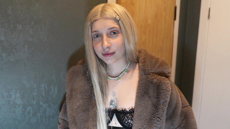 LyalkaRPG: Virgin continúa follando a la prostituta después de que él ha...