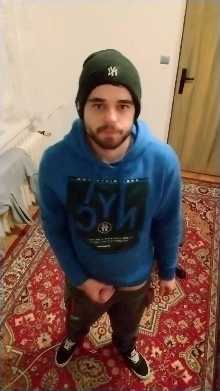 jerkofflover: Сперма В Моей Комнате На Ладони В Зимней Шляпе