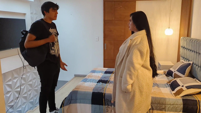 Anotonella-jones: Mi Hijastro Me Hace Oral Y Mi Marido Negro Llega...