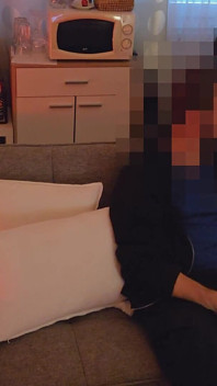 Un Coureur Musclé Hétéro Poilu Se Fait Sucer Sa Grosse Bite Et Adorer Son Corps