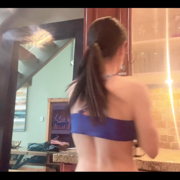 sweethanajapanese: Sexy v kuchyni