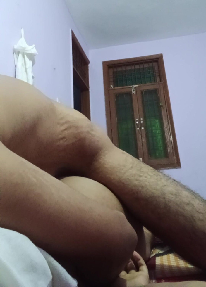 Rishi: O pênis do meu marido é pequeno, então, por favor, sacie...