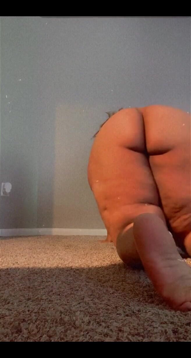 Biggdebbie solo: Nail Appointment Tomorrow