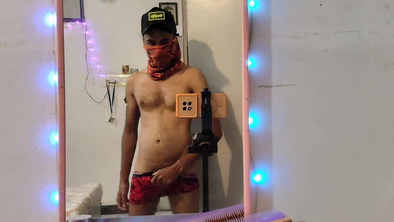 UltraHotBoy69: สัมผัสเซลฟี่กระจกไฟ