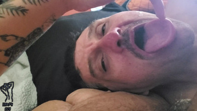 Lymph Guy: Funktionshindrad pojke ger sin vårdgivare en sperma ansiktsbehandling