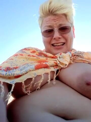 Putarankahotmilf: Cipka palcówka, uderzenie i wielokrotne tryska na plaży punlic