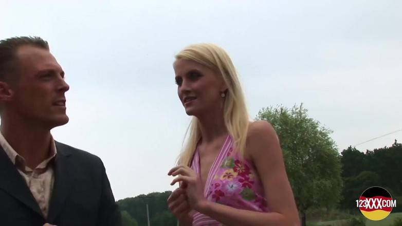 123XXX - Fucked Amateurs in Germany!: Miluje, když jí strčíš dlouhého ptáka hluboko do krku.