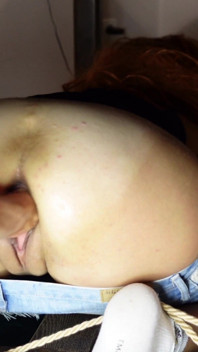 Tamamen ıslak şort fışkırtana kadar yumruk MILF fışkırtma