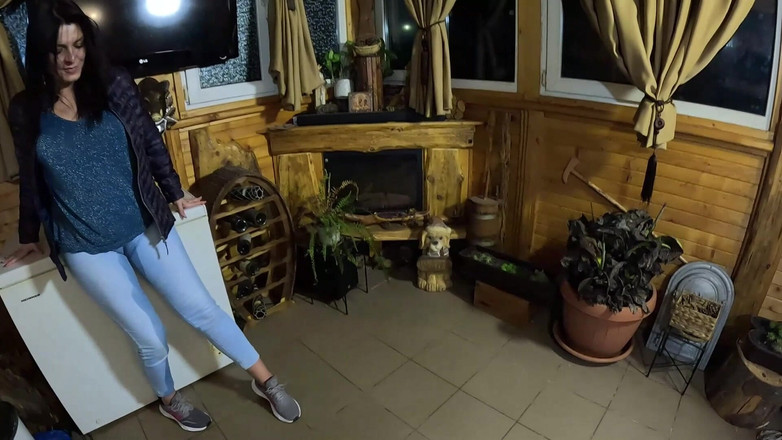 MilfyCalla: Мамка з верблюжою лапкою танцює, дражнить і писяє в джинси - фантазія мокрого фетишу 335