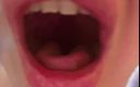 FinDom Goaldigger: La ragazza con grandi labbra squirta molto profondamente