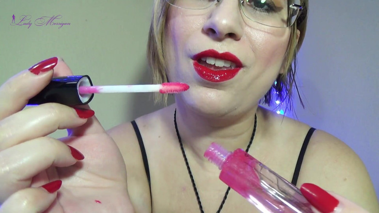 Morrigan Havoc: Lipgloss și ruj roșu
