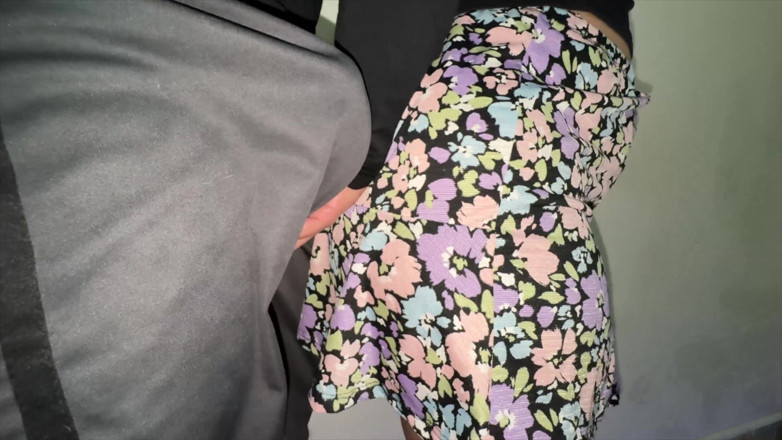 CoupleOfHotSins: Elle Attrape Le Pénis D’un Inconnu Avec Une Énorme Érection.