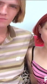 Coryn, bombasse amateur sexy, rousse, sur une machine à orgasme sybian