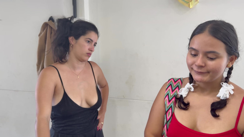 MaRaSexx: Fiul vitreg rupe fundul unei servitoare angajate de mama sa...
