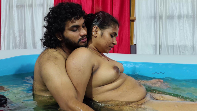 Vaigavarun45: Girl Doing Hot Romance with Boy in Pool Full Nude...