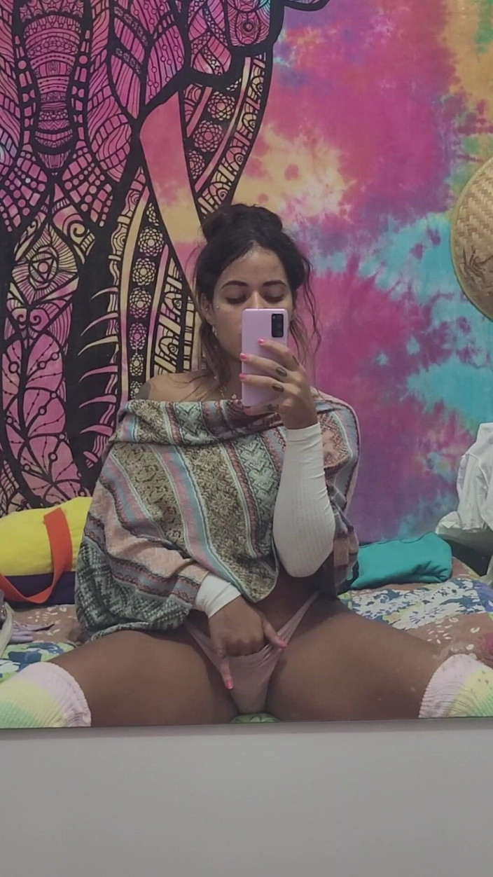 Srta XXX: 내 전 여친은 거울에 사정하는 자신의 비디오를 게시