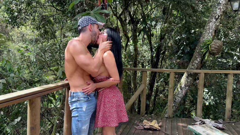 Duncan Saint: Una tettona latina viene scopata da una modella in natura