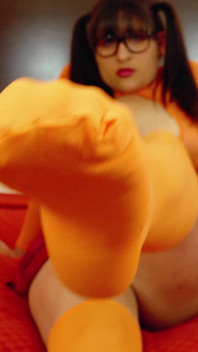 Velma अपने पैरों की पूजा करने के लिए शेगी चाहती है