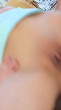 Peituda morena milf com bela bunda escancarada faz sexo anal quente