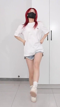 ロープが踊る少女を拘束する