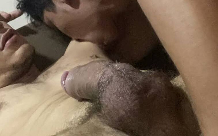 Broken holes - gay cuckold: Uno Non È Mai Abbastanza - Due Gola Rovinano
