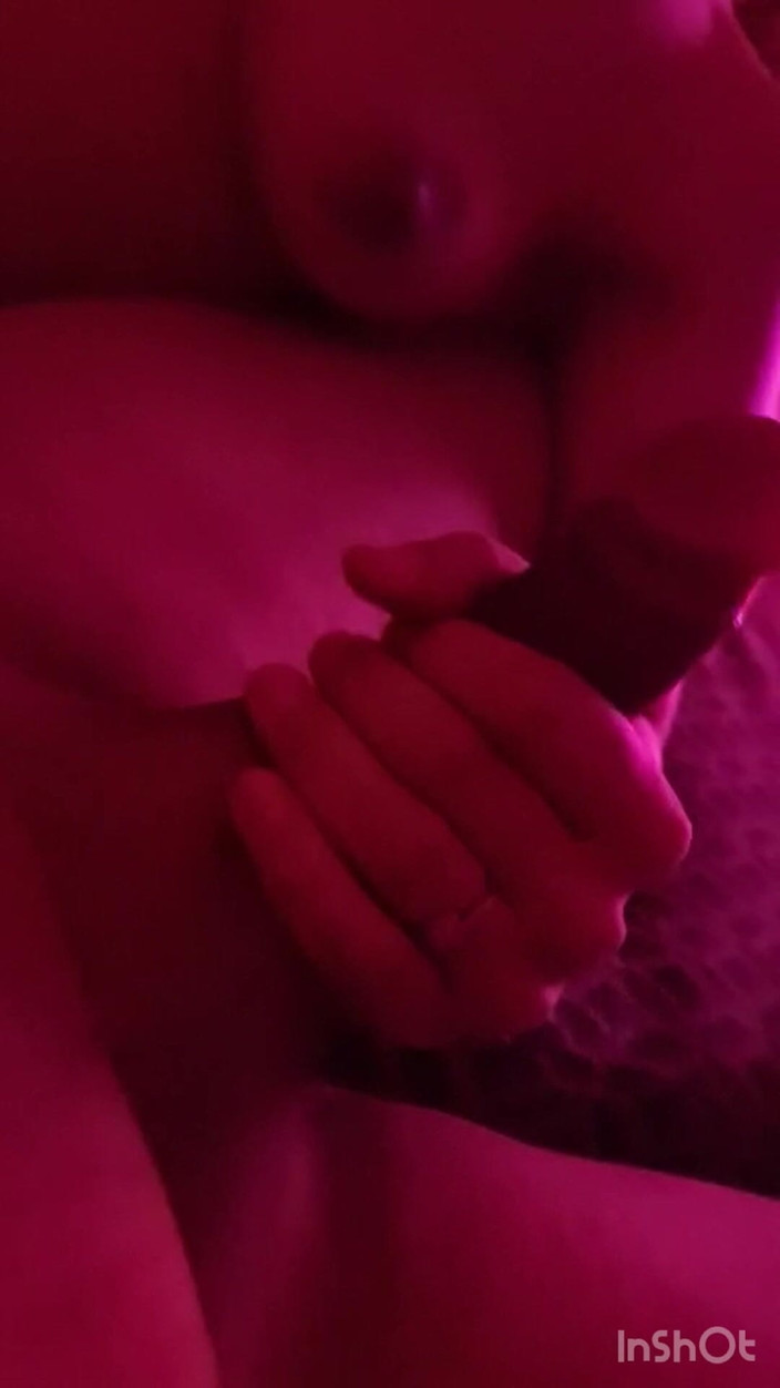 Jointqueen: Eu chupo seu pau enquanto ele lambe meus dedos sensuais