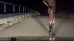 PervyLara: Leopardí kombinéze