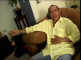 Porncentro: 舞台裏:巨乳足野郎