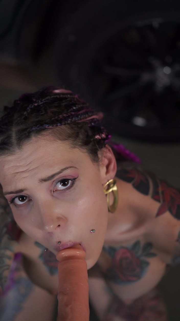 Roxy Rain: Douces lèvres sur le jouet