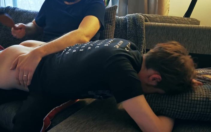 Oznob Oznofla: Ragazzo amatoriale ottiene la sua prima sculacciata, telecamera alternativa