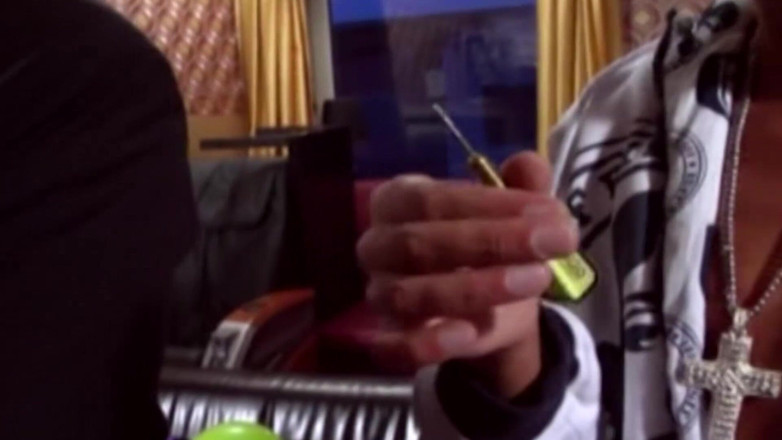 German Amateur Videos: Gagici stripteuze germane sug pula la petrecere