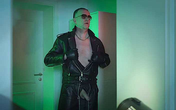GERMANE_XL: Berlin leather 6