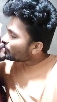 Indický gay - dnes jsem poprvé vzala penis své kamarádky ze školy do pusy
