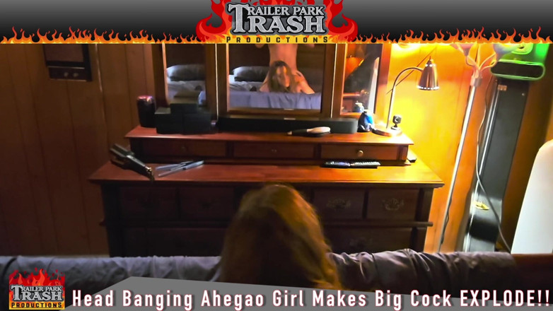 Trailer park trash productions: Kopffick Ahegao Mädchen twerkt auf riesigen schwanz, bis er explodiert!