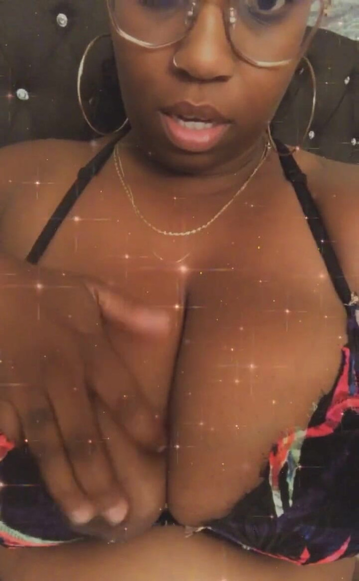 Diamond: Le tette sembrano giuste!