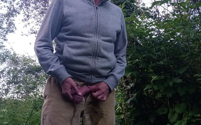 Rockardglans: İşeyen pantolon, ormanda kordon takarak mastürbasyon yapıyor - rockard daddy