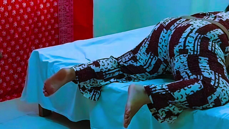 Your Boy's Cum: Mẹ kế nóng bỏng Ấn Độ bị con trai riêng đụ khi cô ấy đang...
