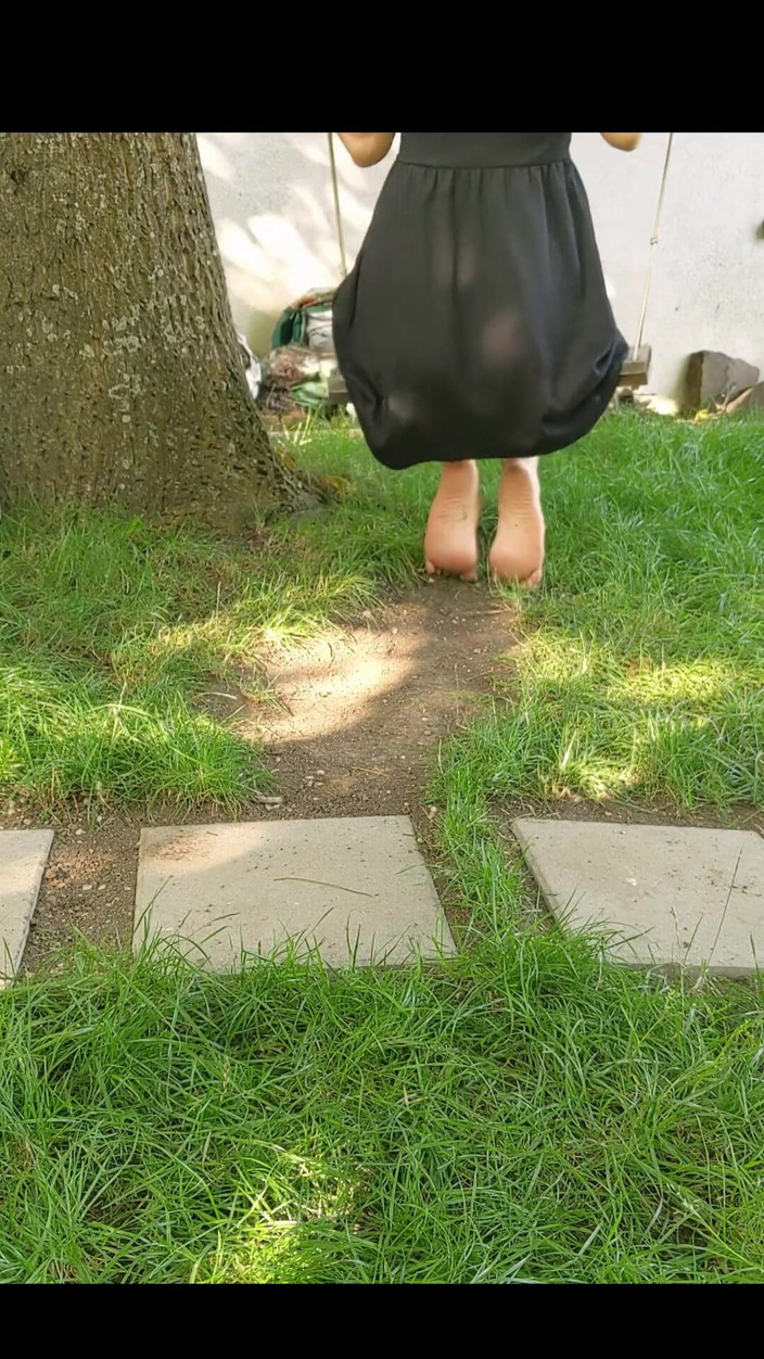 Lilux69: Auf den Schaukeln zu pinkeln hat eine magische Anziehung für...