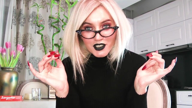Goddess Celine: Panty-overheersing