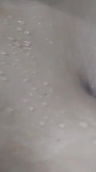 Macocha bierze prysznic z Clean jej seksowne cycki i gorącą cipkę